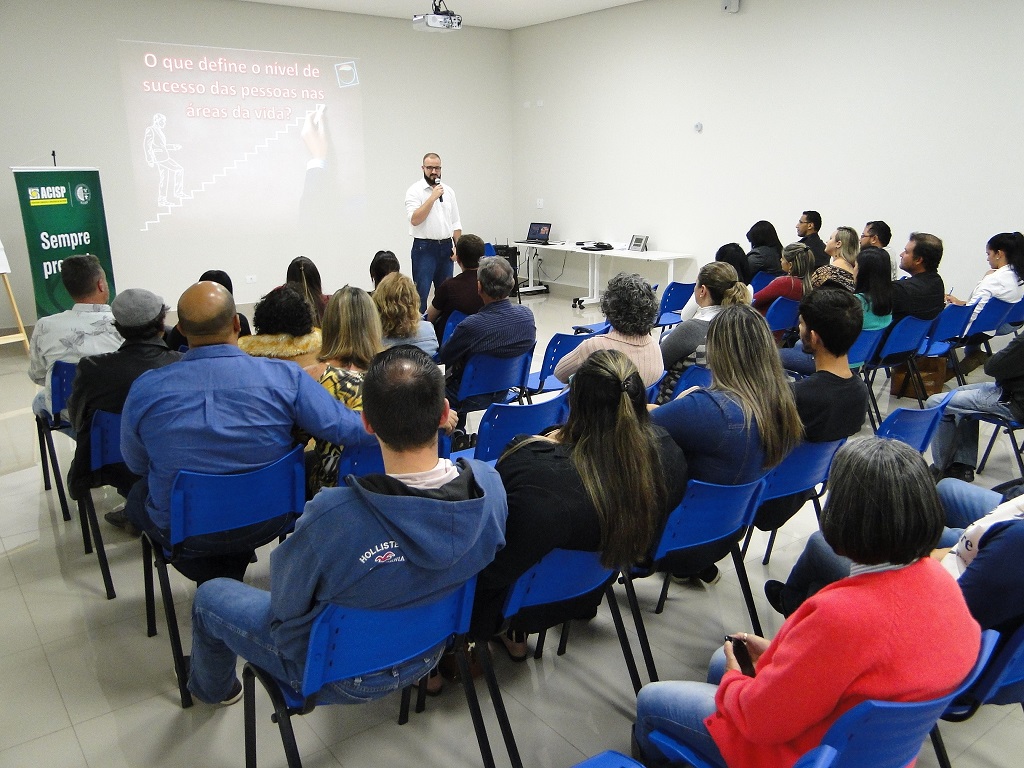 ‘Inteligência Emocional’ leva mais de 90 interessados em palestra na ACISP