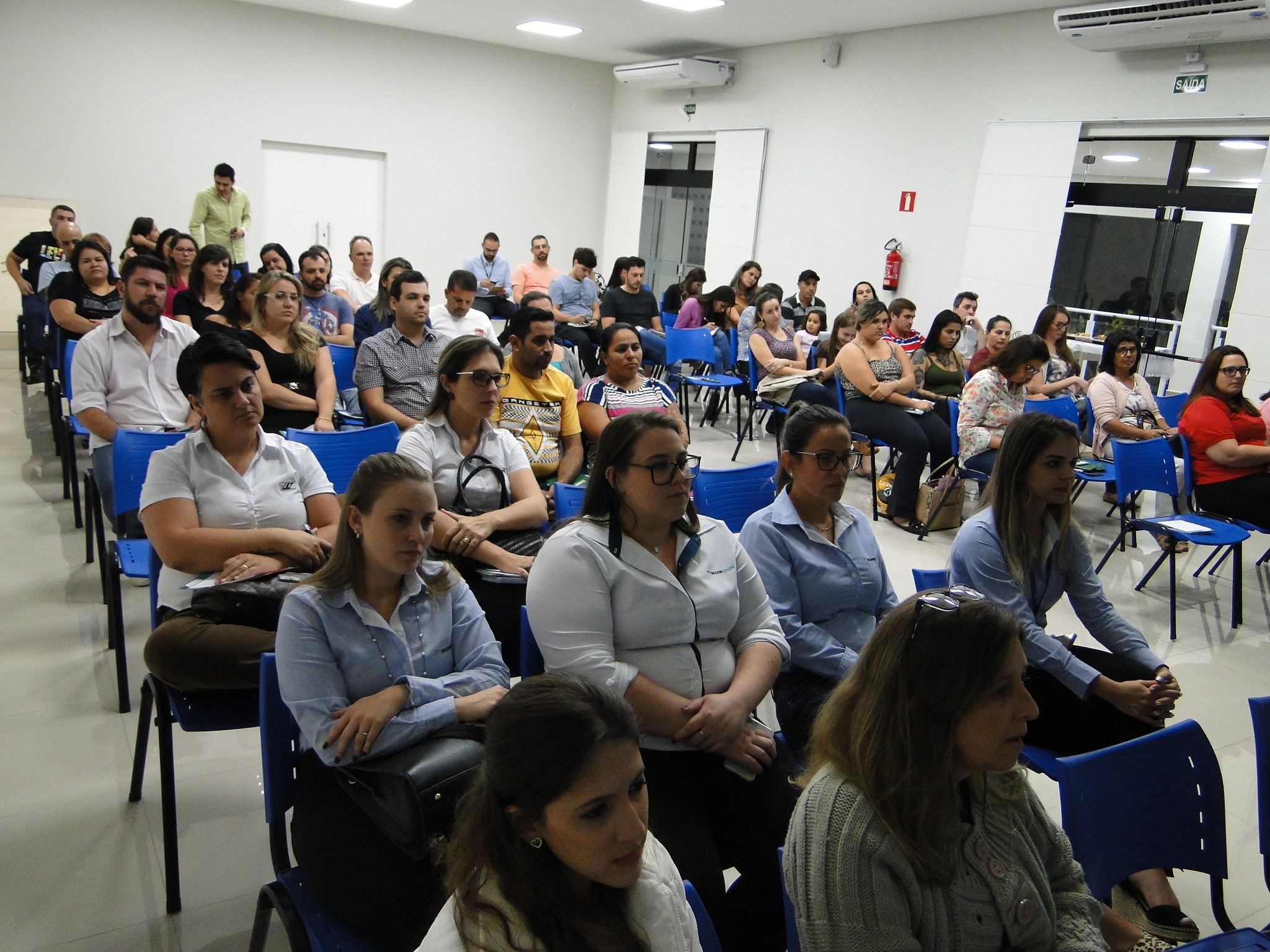 Palestra reúne profissionais em busca de ‘Educação Financeira’